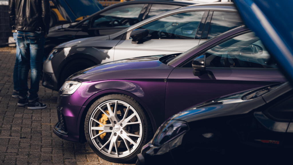 Close-up van drie Audi RS modellen naast elkaar tijdens evenement van AUDI RS Nederland